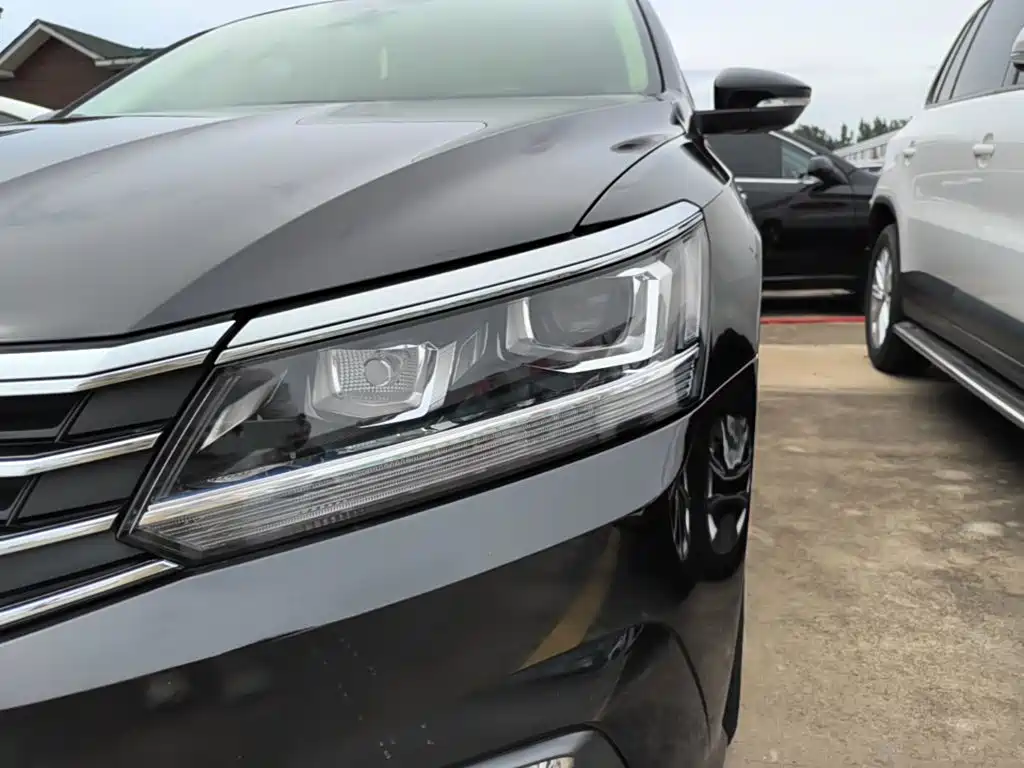 Volkswagen Passat 2018 — фото 24