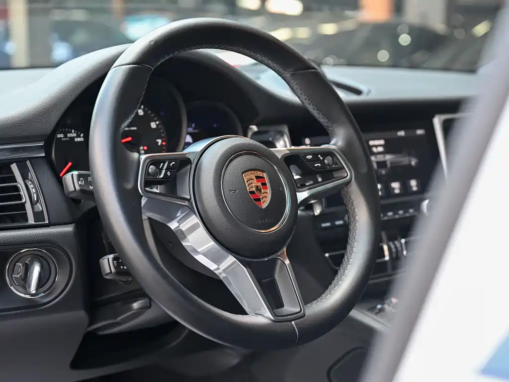 Porsche Macan 2019 — фото 9