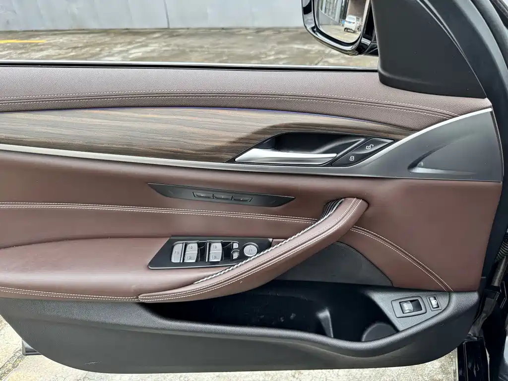 BMW 5 Series New Energy 2020 — фото 22