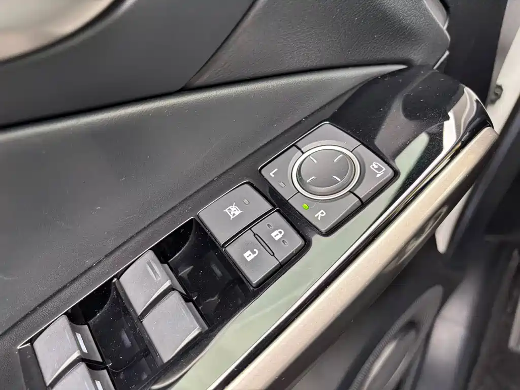 Lexus IS 2018 — фото 15