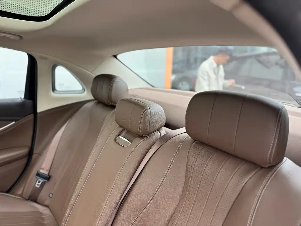 Mercedes-Benz E-Class 2023 — фото 31