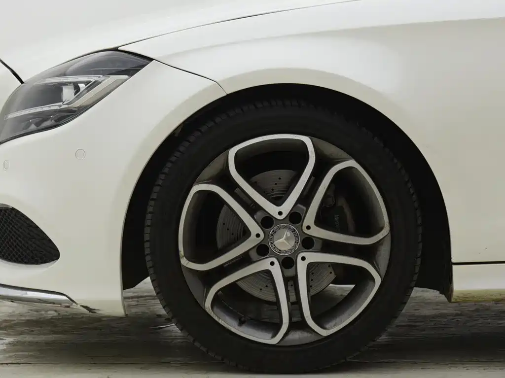Mercedes-Benz CLS 2016 — фото 13