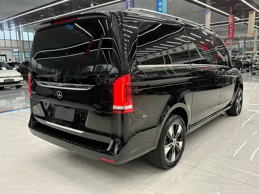 Mercedes-Benz V-Class 2022 — фото 14