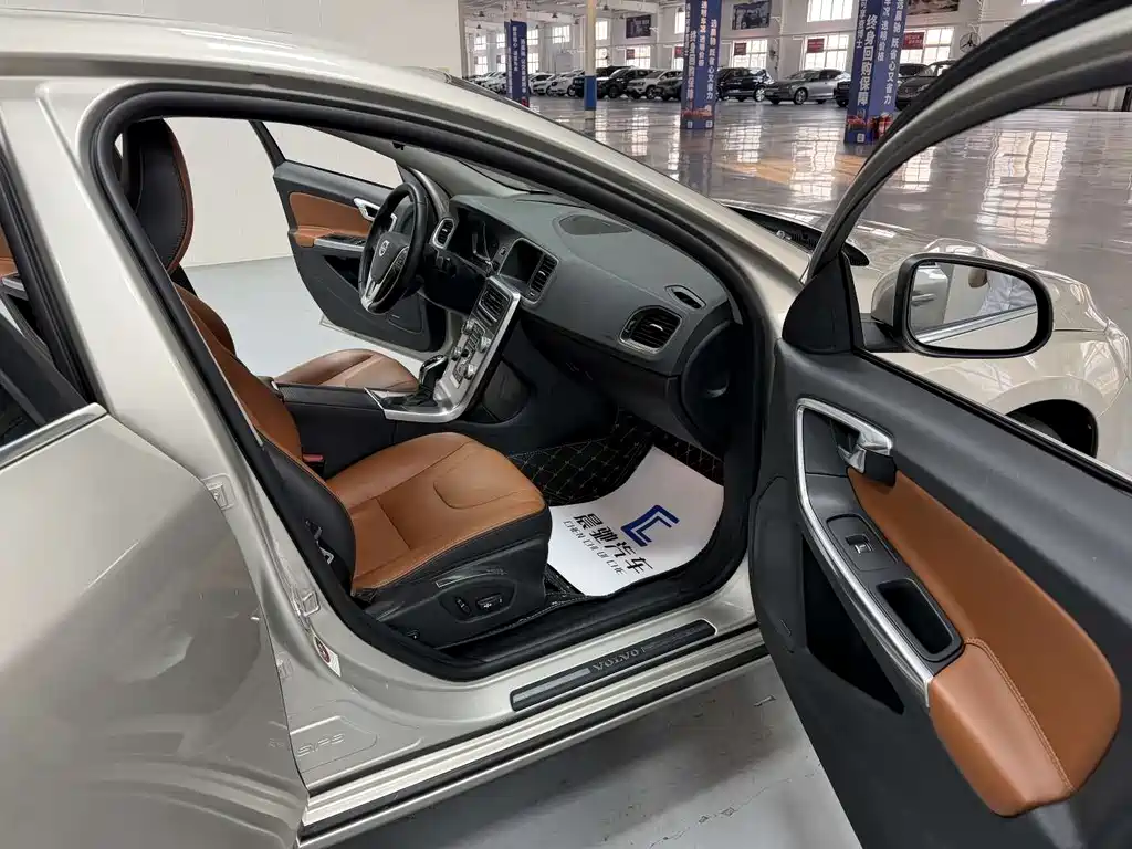 Volvo S60 2017 — фото 13