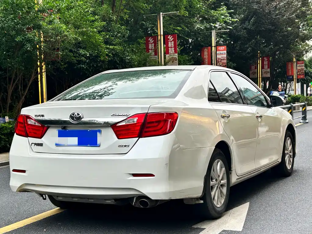 Toyota Camry 2014 — фото 6