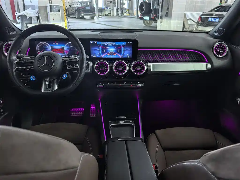 Mercedes-Benz GLB AMG 2025 — фото 13