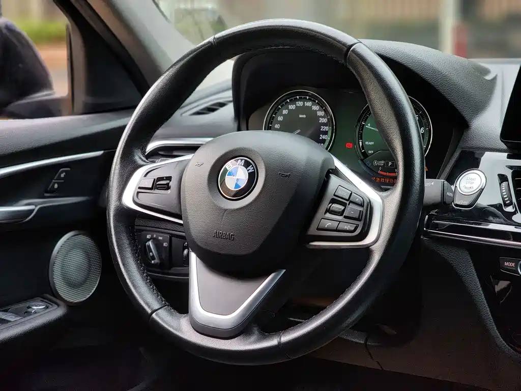 BMW 1 Series 2022 — фото 14