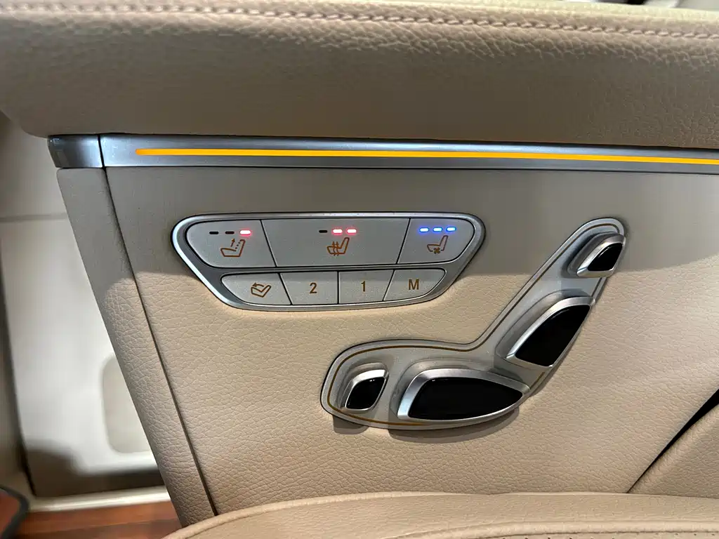 Mercedes-Benz V-Class 2021 — фото 19