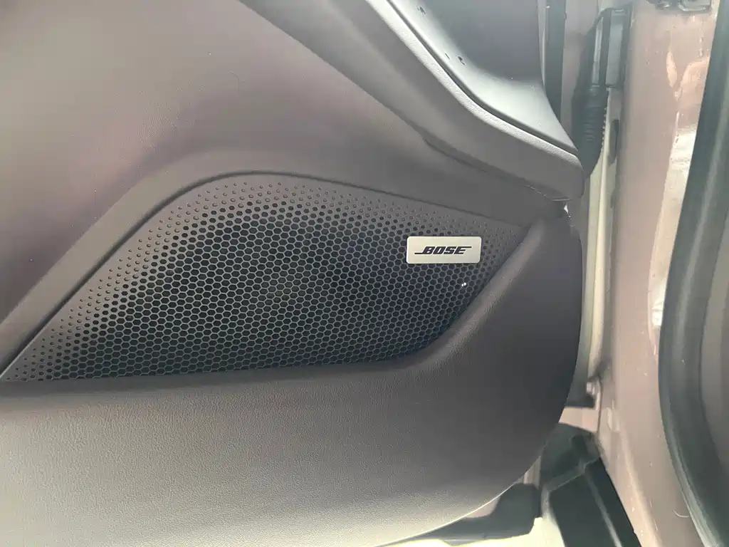 Porsche Taycan 2020 — фото 11