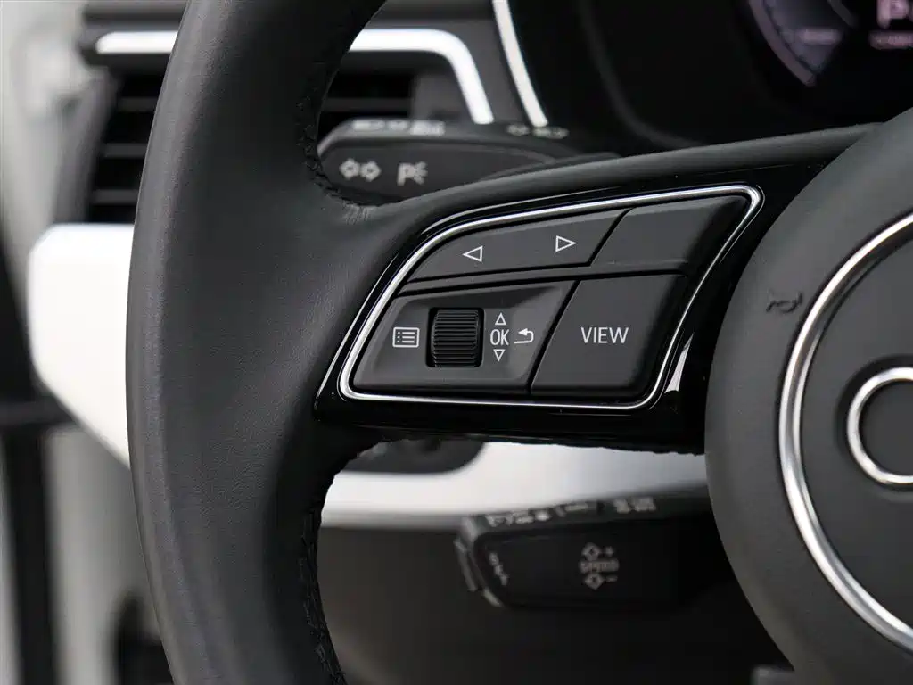 Audi A4L 2023 — фото 13