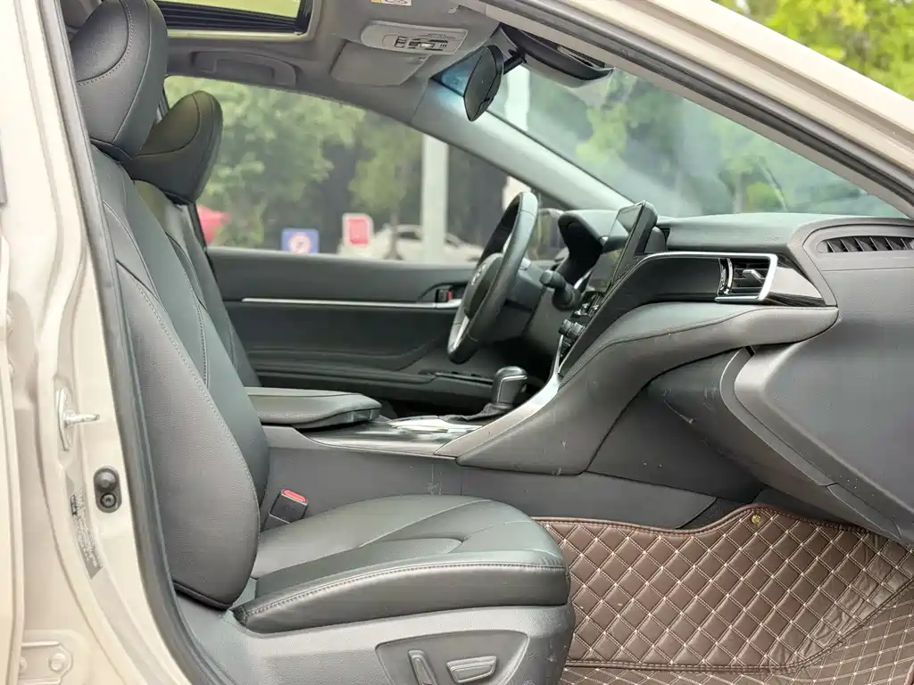 Toyota Camry 2022 — фото 11