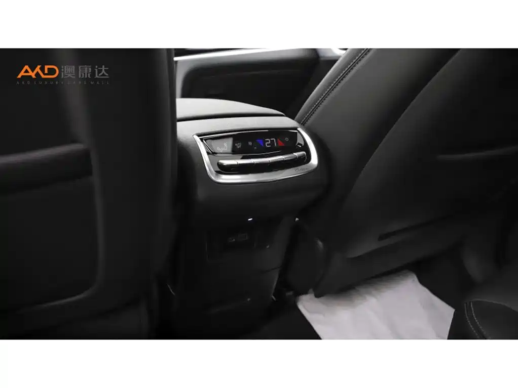 Cadillac XT6 2022 — фото 10