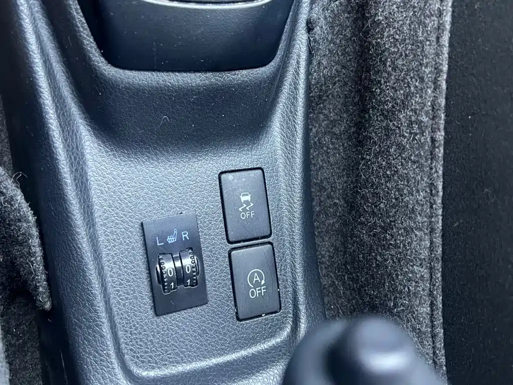 Toyota Yaris L 2022 — фото 15