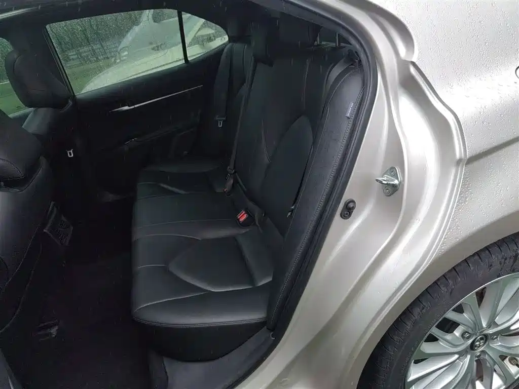 Toyota Camry 2019 — фото 13
