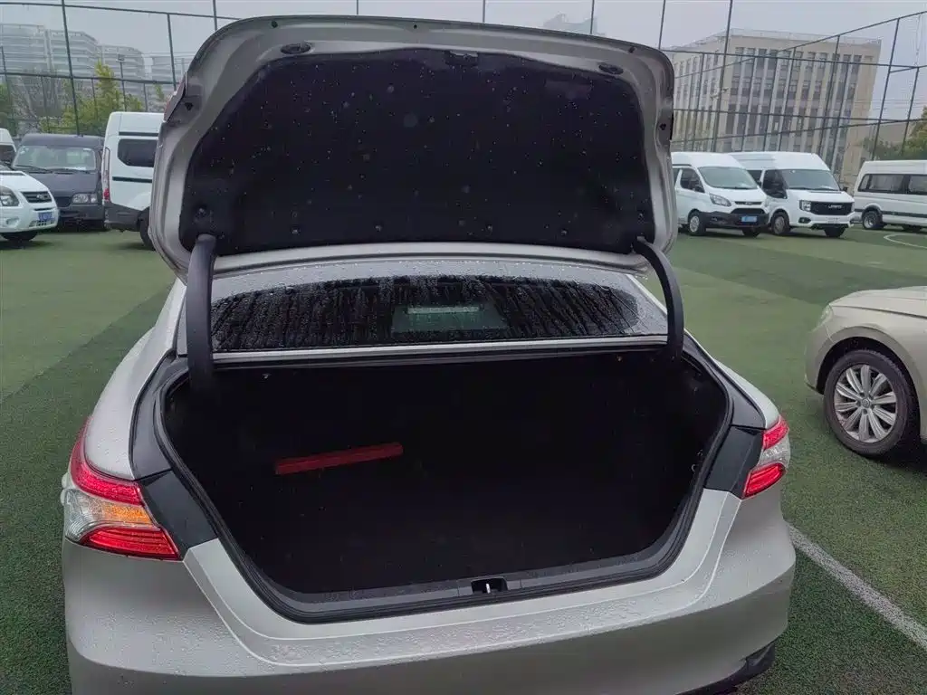 Toyota Camry 2019 — фото 15