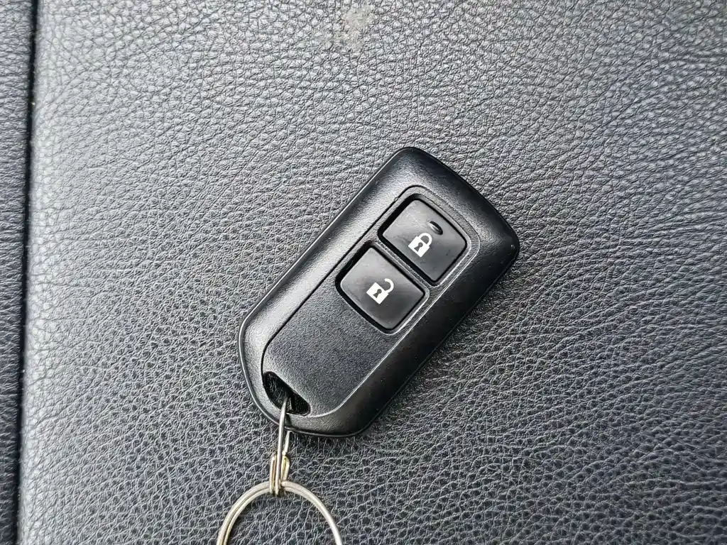 Toyota Yaris L 2020 — фото 18