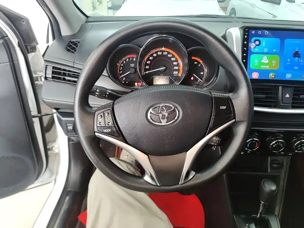 Toyota Yaris L 2023 — фото 11