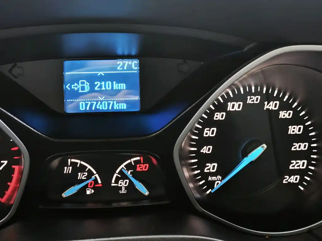 Ford Focus 2014 — фото 15