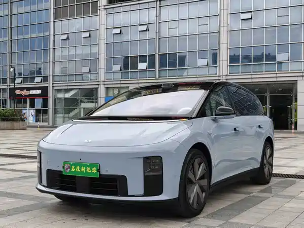 Li Auto i8 2025