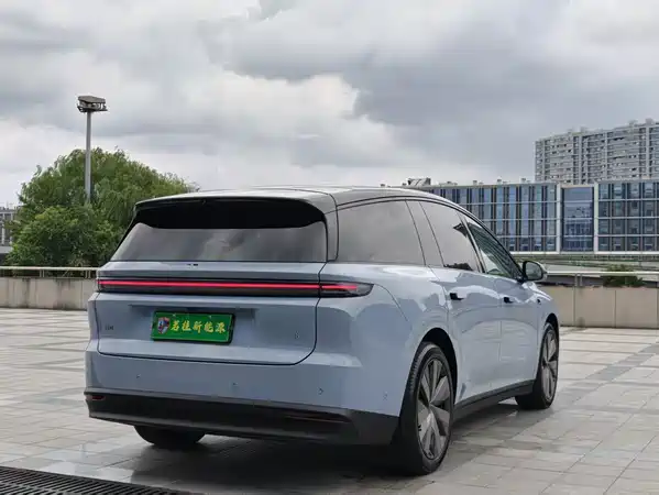 Li Auto i8 2025