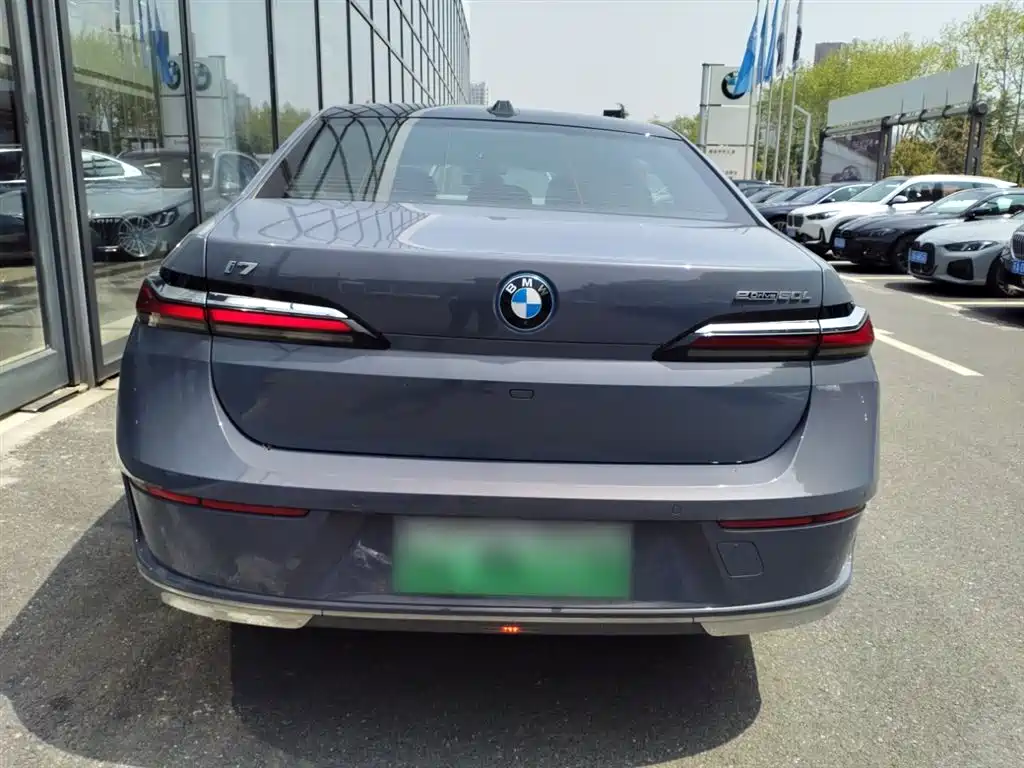 BMW i7 2024 — фото 4