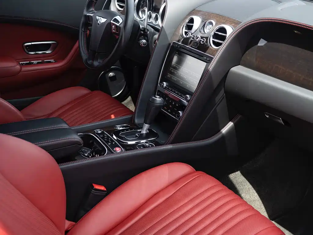 Bentley Continental 2018 — фото 18