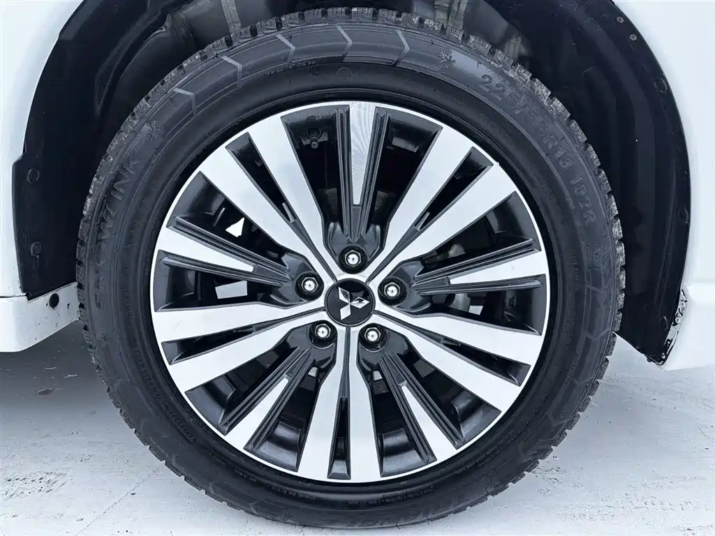 Mitsubishi Outlander 2022 — фото 21