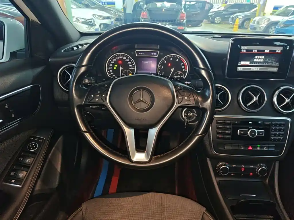Mercedes-Benz A-Class 2015 — фото 11