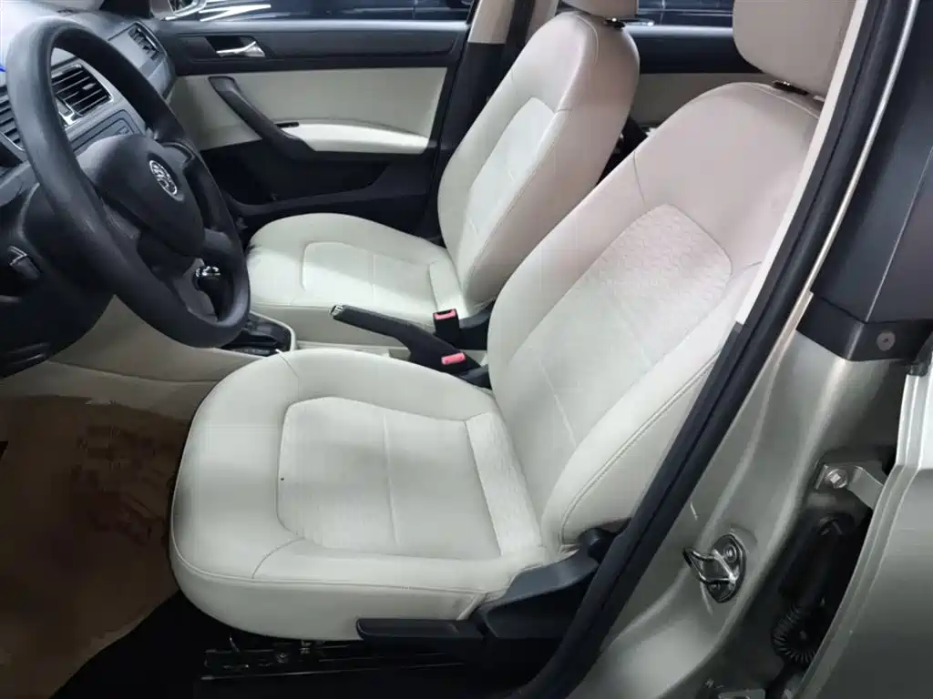 Skoda Rapid 2014 — фото 15