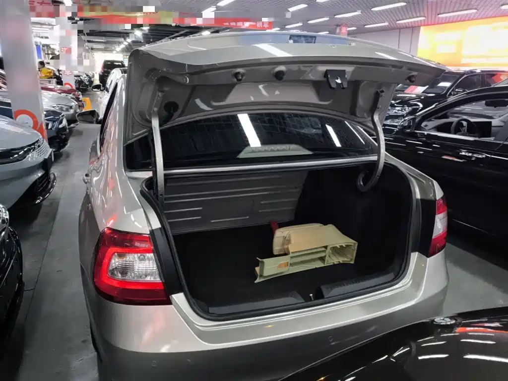 Skoda Rapid 2014 — фото 19