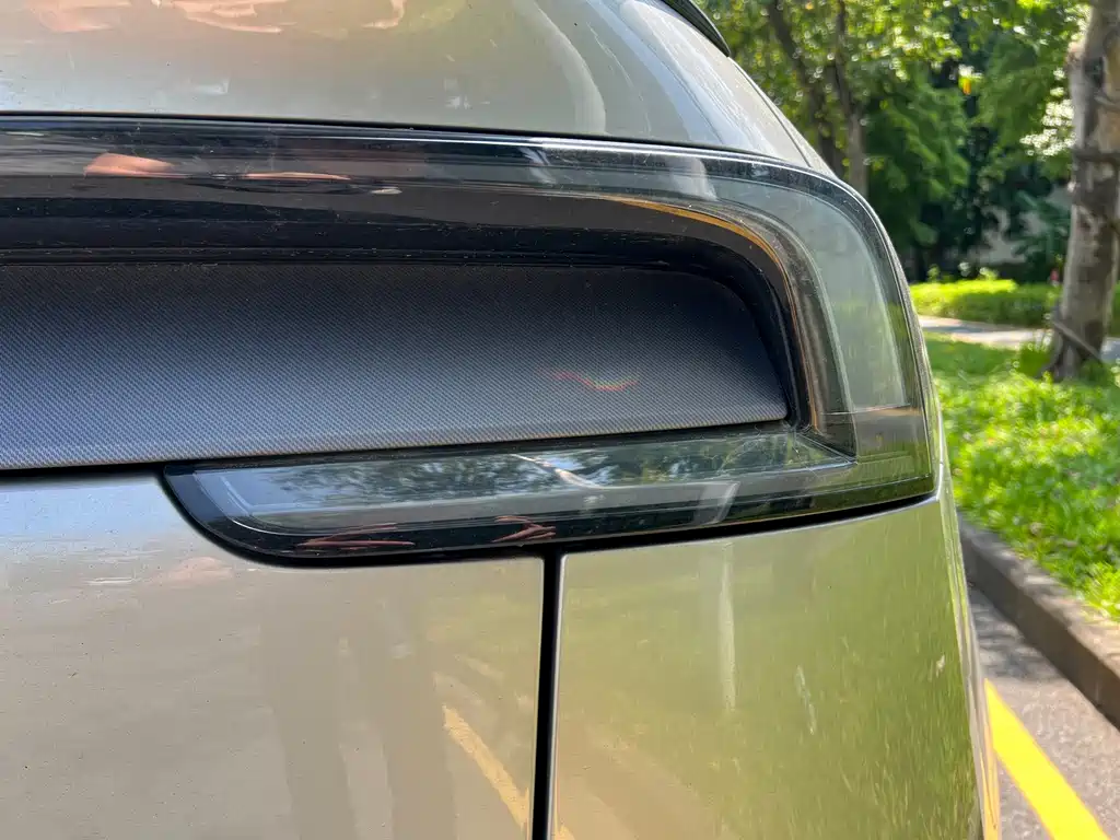 Tesla Model Y L 2025 — фото 18