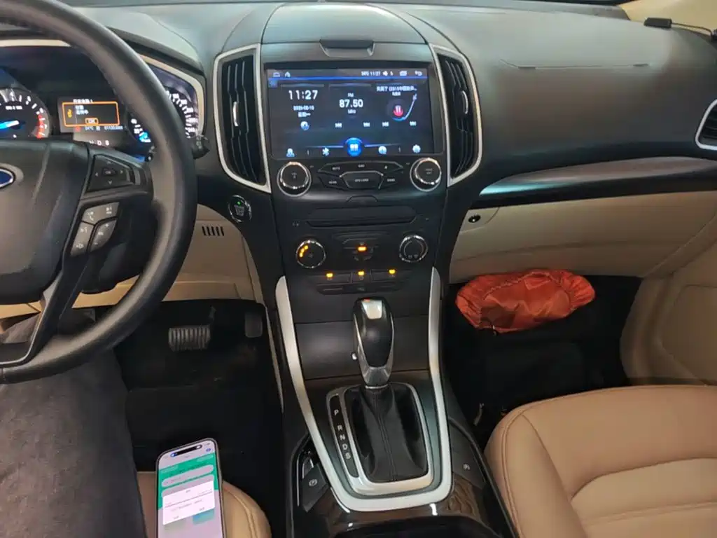 Ford Edge 2017 — фото 13