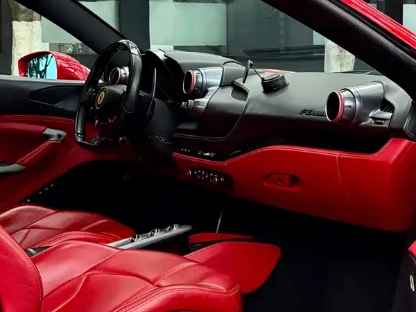 Ferrari F8 2021