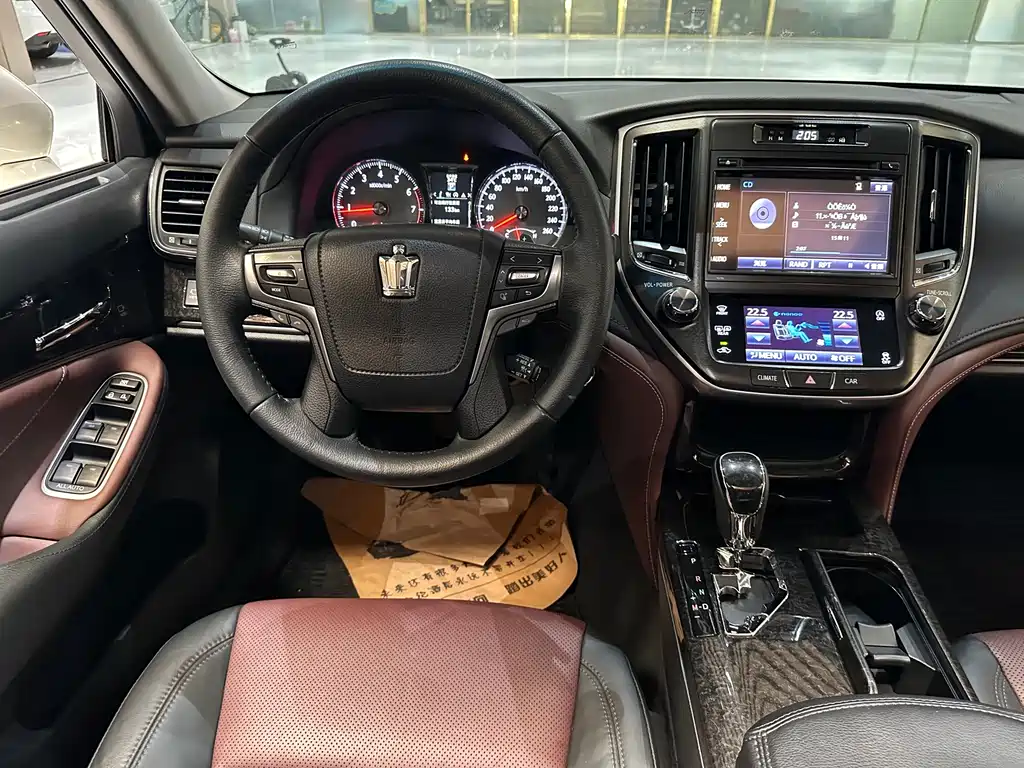Toyota Crown 2018 — фото 10