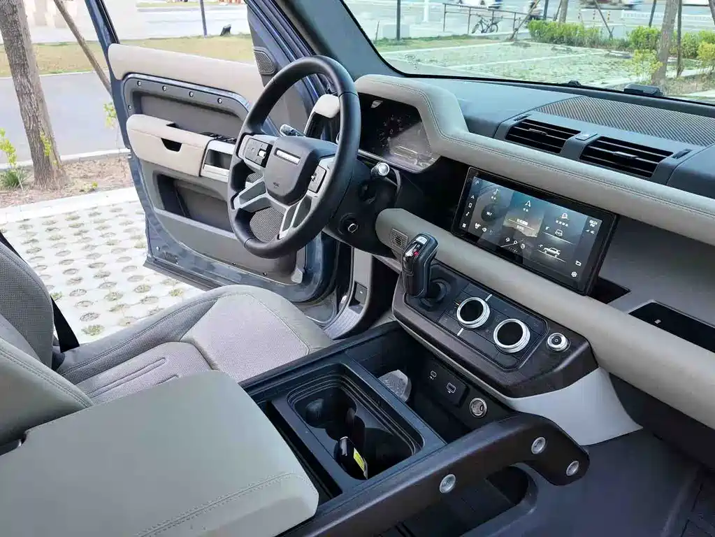 Land Rover Defender 2021 — фото 6