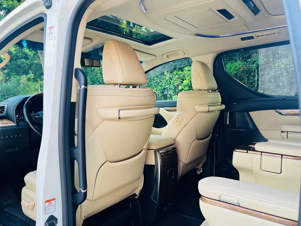 Toyota Alphard 2017 — фото 10