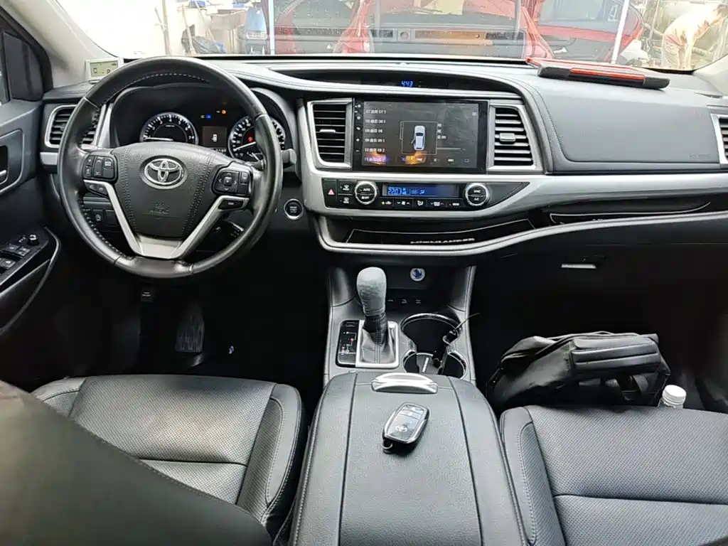 Toyota Highlander 2015 — фото 10