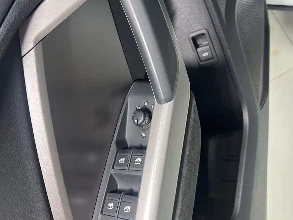 Audi Q3 2021 — фото 11