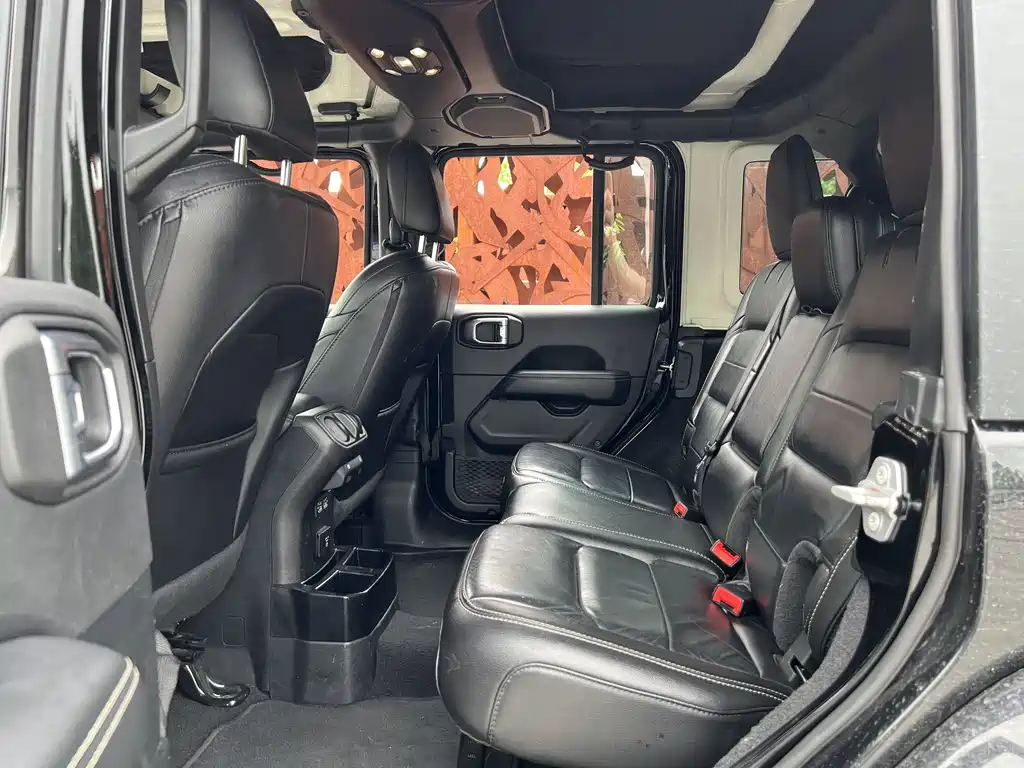 Jeep Wrangler 2021 — фото 10