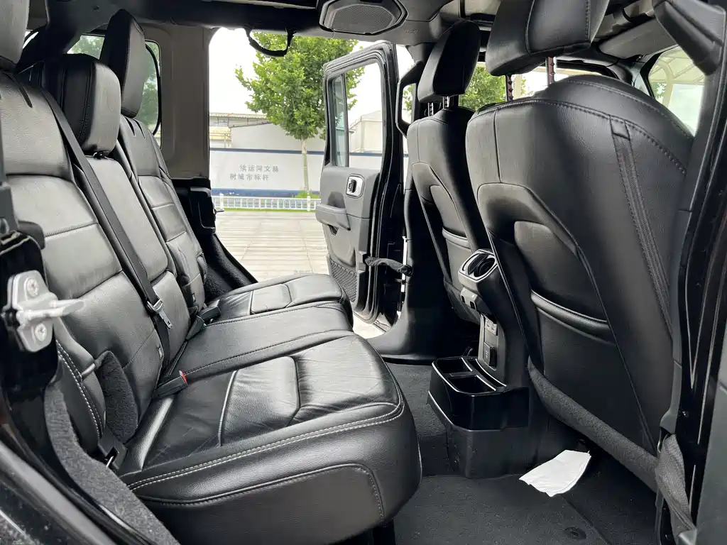 Jeep Wrangler 2021 — фото 16