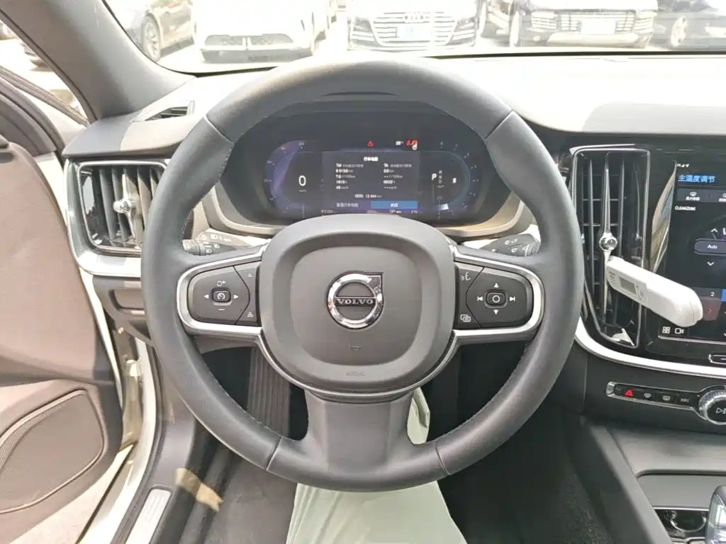 Volvo S60 2025 — фото 11