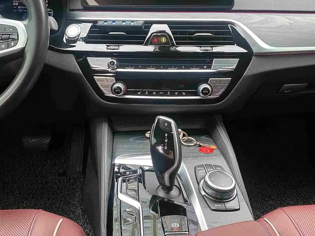 BMW 5 Series New Energy 2022 — фото 10