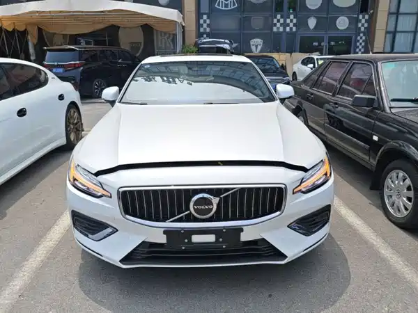 Volvo S60 2025