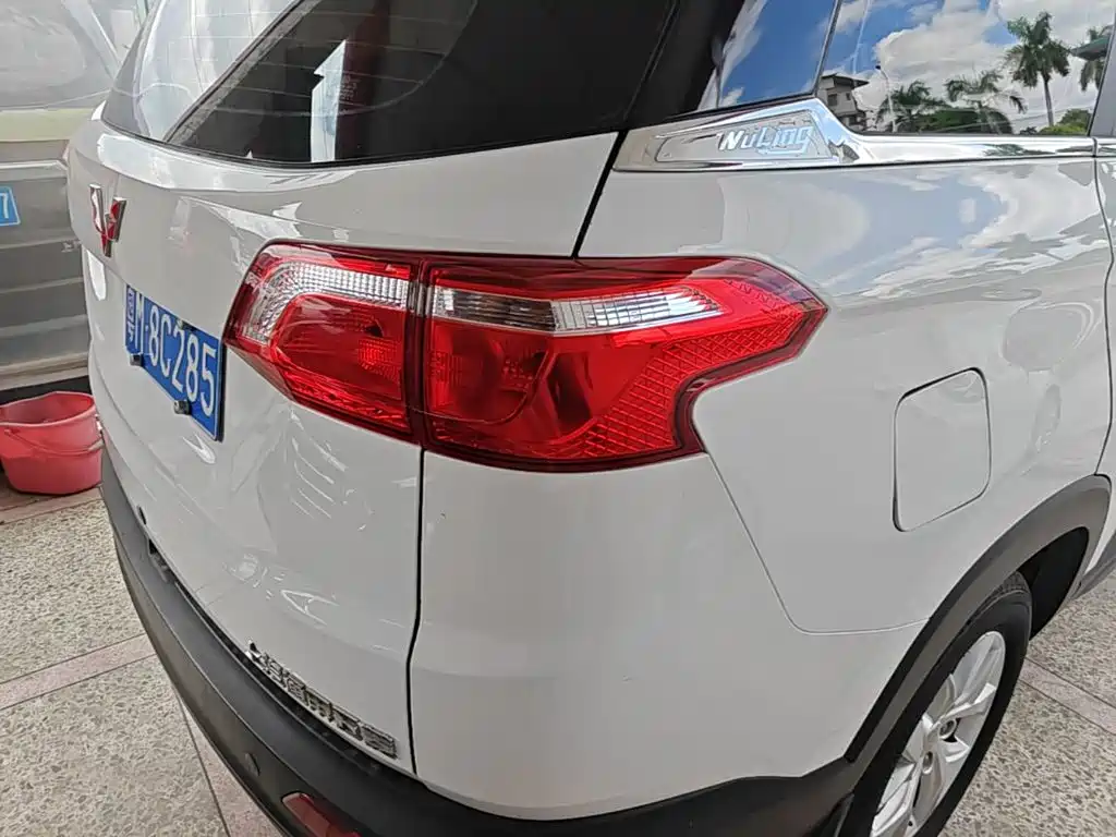 Wuling Hongguang S3 2018 — фото 8