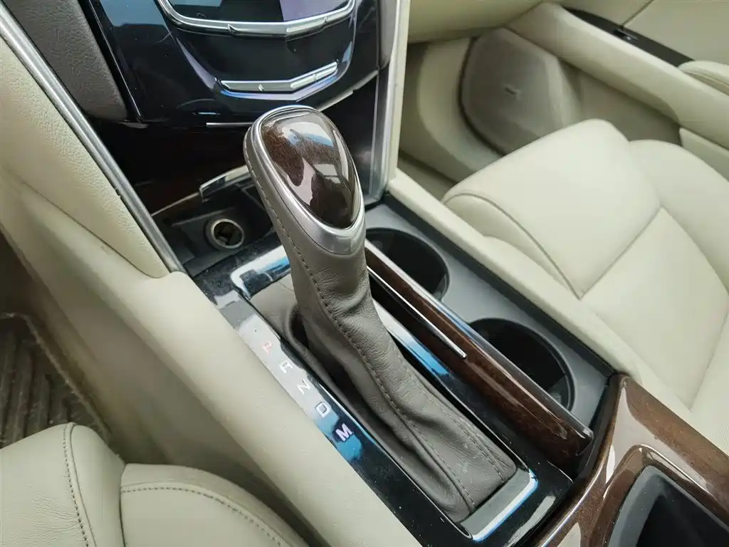 Cadillac XTS 2017 — фото 13