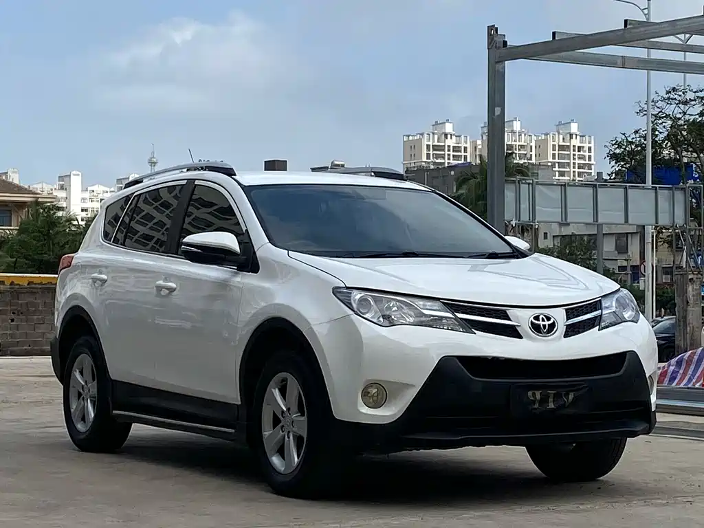 Toyota RAV4 2014 — фото 3