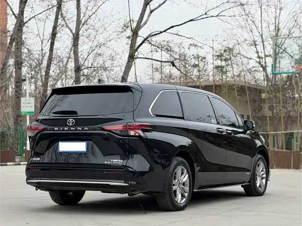 Toyota Sienna 2024