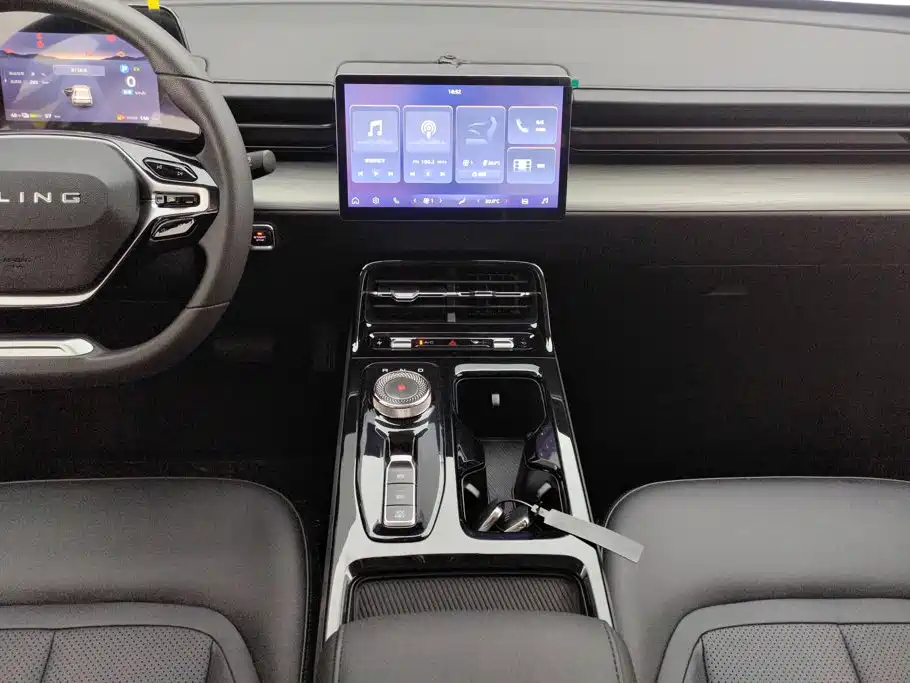 Wuling Starlight 2025 — фото 16