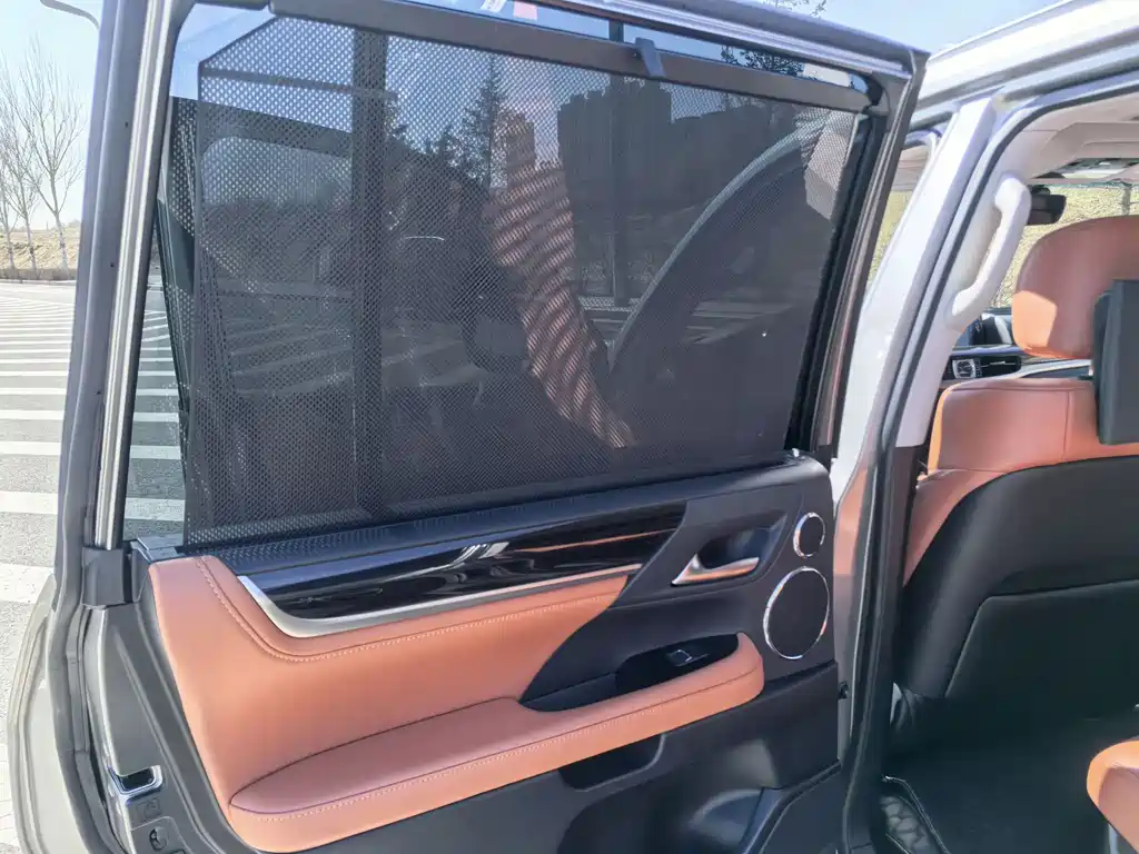 Lexus LX 2018 — фото 13