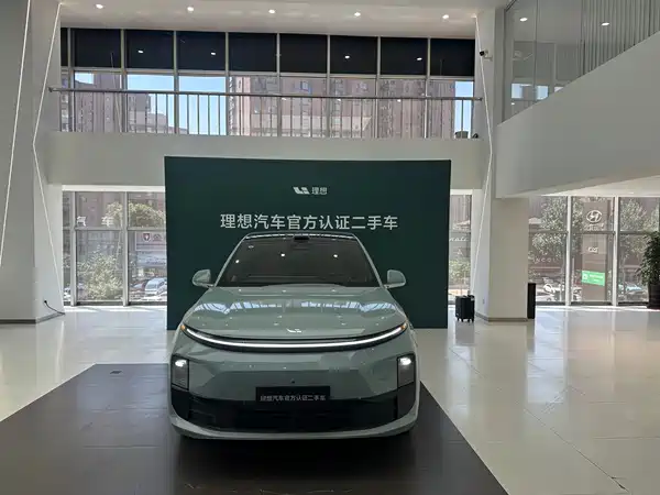 Li Auto L6 2025